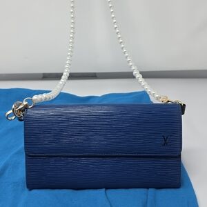 Louis Vuitton Sarah Wallet Blue EPI EUC